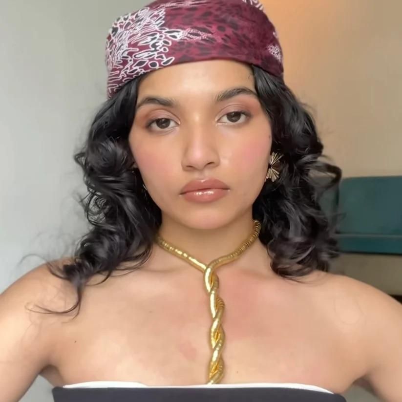 The Shape-Shifter: Golden Bendable Alloy Necklace for Endless Custom Styling